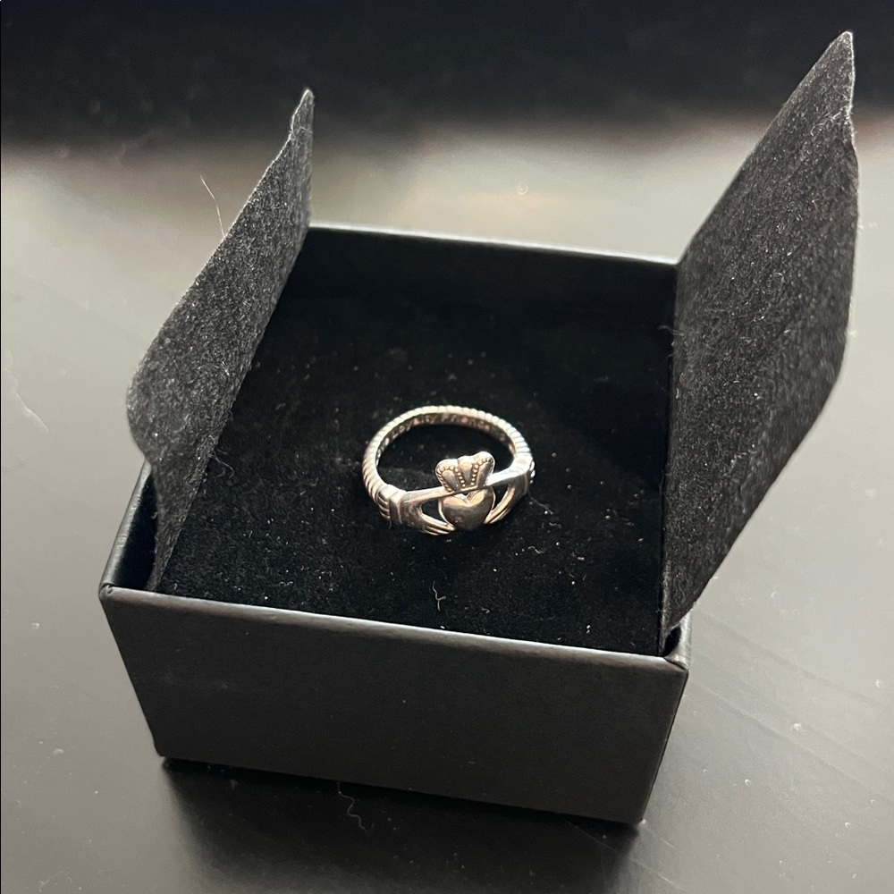 Authentic Irish Claddagh Ring - Picture 3 of 8